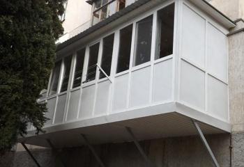 Остекление балкона недорого